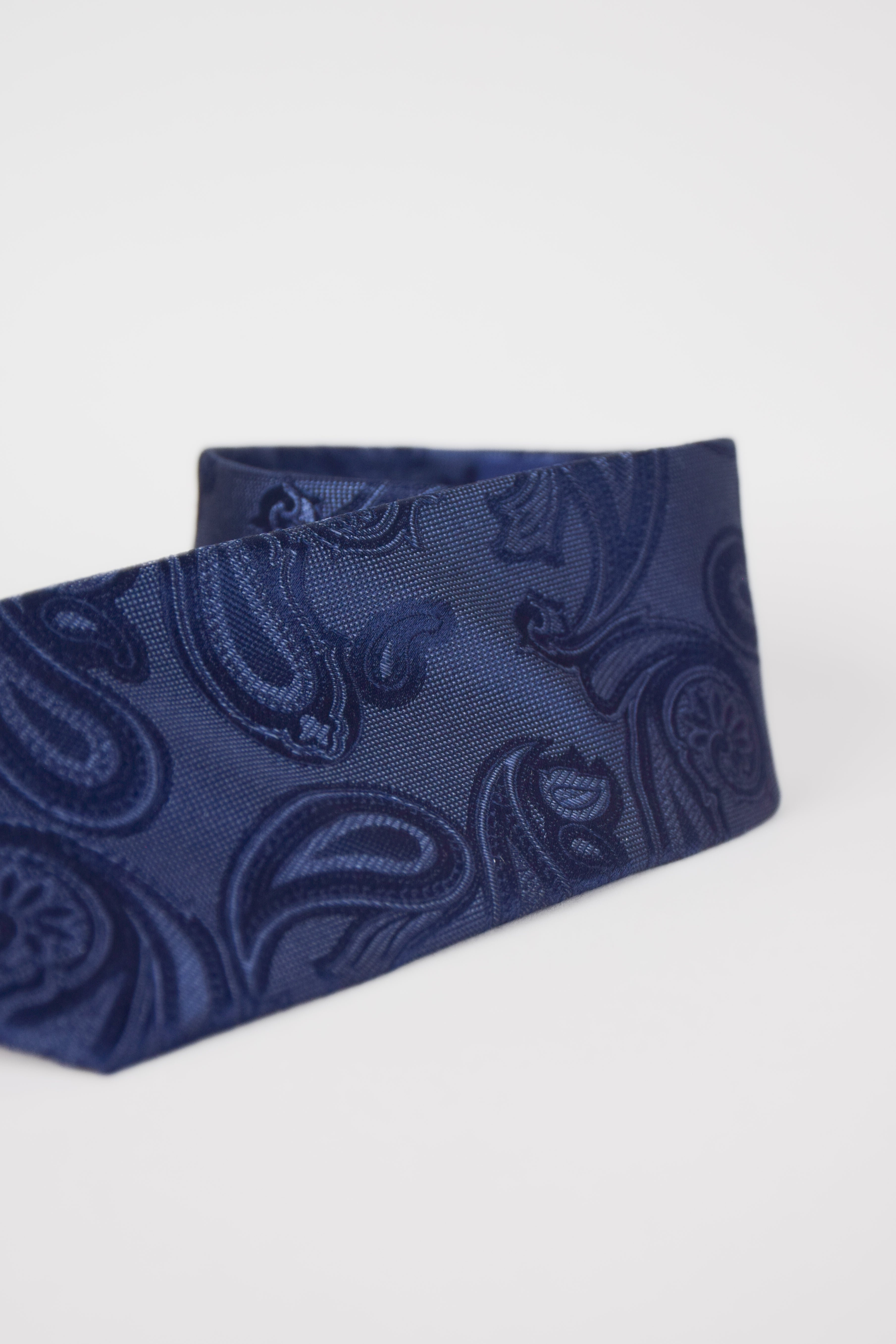 Woven Tie | Pure Silk | Tone-on-Tone Paisley Pattern - Atica Man